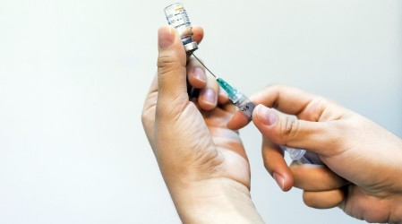 Vacunas Pfizer y Sinovac presentan un 98% y 90% de efectividad respectivamente evitar el ingreso a las UCI