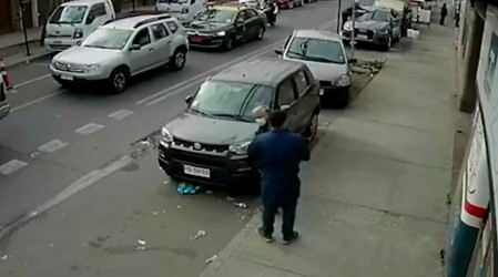 Fingía ayudarlo, pero le estaba robando: Delincuente se aprovecha de adulto mayor para quitarle su dinero