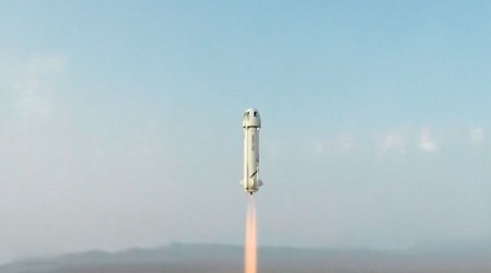 En solo 10 minutos Jeff Bezos realizó con éxito el segundo viaje turístico al espacio