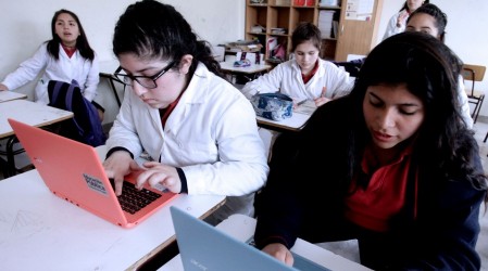 Revisa cómo postular a las becas TIC y recibir un computador con internet gratis