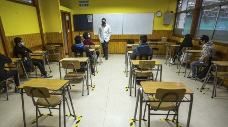 31 comunas de la Región Metropolitana no volverán a clases presenciales este lunes: Revisa el listado