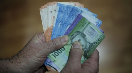 Bono de Cargo Fiscal: ¿Quiénes y cómo pueden acceder al aporte de $200.000 que entregan las AFP?