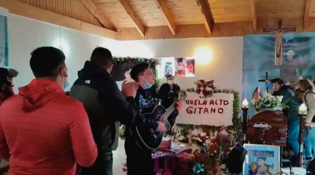 Al ritmo de la música, amigos y familiares despiden a Claudio "El Gitano" Valdés