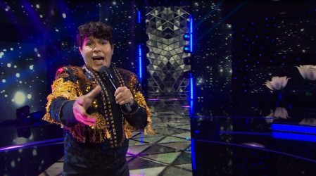 ¡Pastelito se pone en la piel de Juan Gabriel!: Mira su increíble transformación para