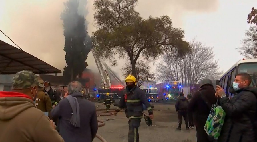 Casi 60 damnificados deja violento incendio de cité en la comuna de Estación Central