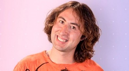 ¡Son iguales! "Súper" Mario Ortega se transforma en John Lennon para