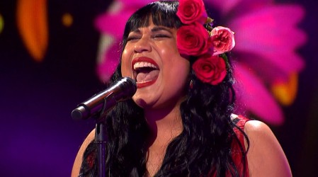 Alejandra Valle deslumbró con su tributo a Mon Laferte