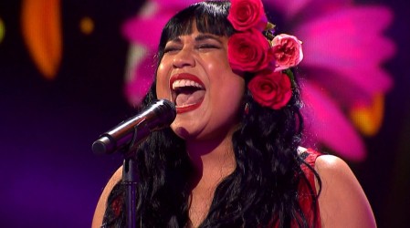 Alejandra Valle deslumbró con su tributo a Mon Laferte