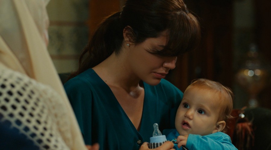 Demir le devolvió su hijo a Zuleyha (Capítulo 103 - Parte 2)