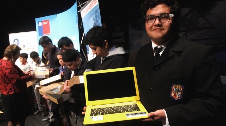 Becas TIC entregarán 150.000 computadores a estudiantes: Revisa quiénes serán beneficiarios