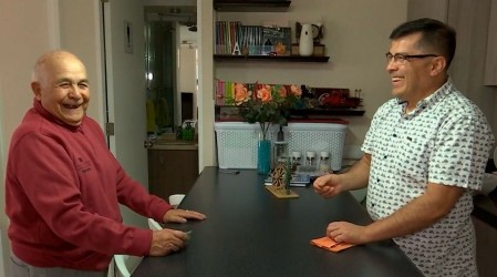 "Lo que le regalo es amor": Juan Fuentes cuenta su historia tras años de cuidar a su papá con Alzheimer