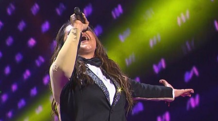 Pamela Leiva desordenó los escenarios de The Covers con su tributo a Gloria Trevi
