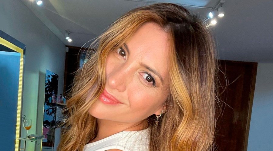 "Nunca fuimos amigas": Karen Bejarano cuenta cuál es la verdadera historia detrás de la canción "No por él"