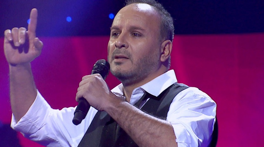 Con caminata incluida: El "Pelao" Rodrigo dejó la radio para convertirse un rato en Miguel Bosé