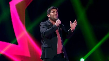 ¡Serrucho reapareció en TV! El Chef imitió al cantante Vicentico en The Covers