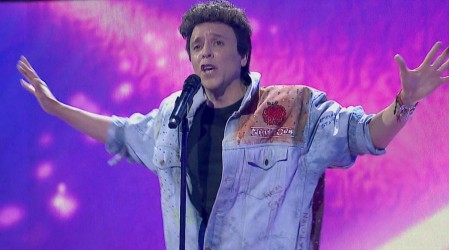 Un talento desconocido: Matías Vega demostró sus dotes para el canto imitando a Emmanuel