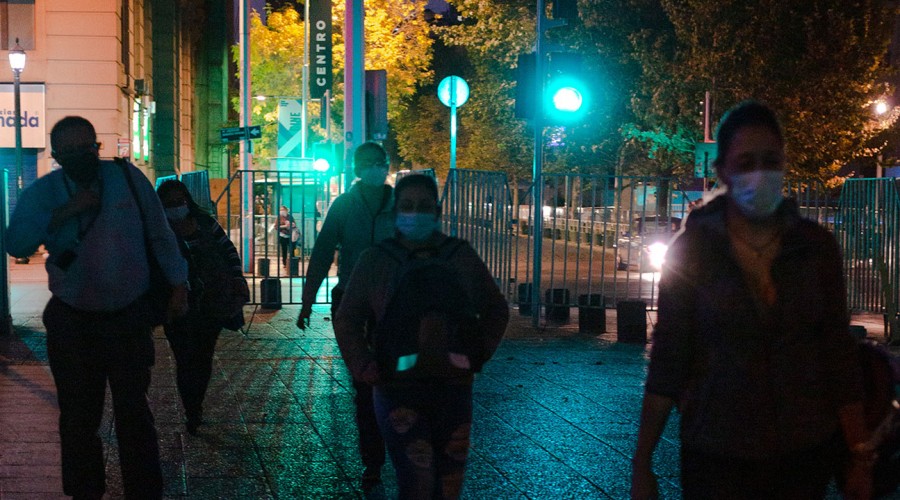 Región Metropolitana avanza en el Toque de Queda: Comenzará a la medianoche Región Metropolitana avanza en el Toque de Queda: Comenzará a la medianoche