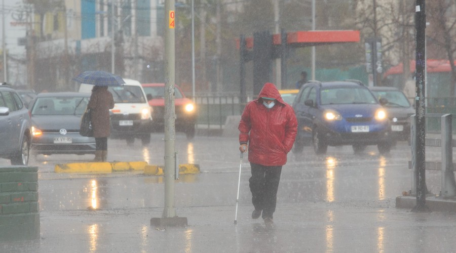 Nuevas lluvias en Santiago: Revisa los días en los que tendremos precipitaciones