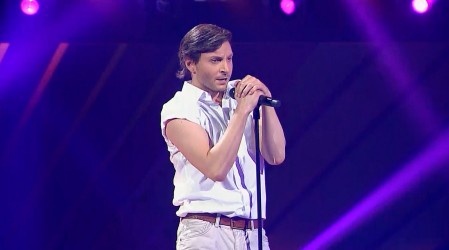 ¡Sacó aplausos!: Santiago Meneghello es cada vez más parecido a Miguel Bosé