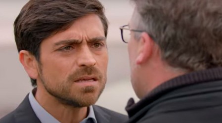 La pelea de Santiago y Eduardo - Capítulo 23