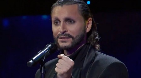 "Olvídame tú": Santiago Meneghello cautivó al jurado en la voz de Miguel Bosé