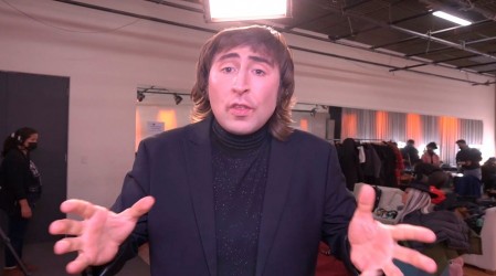 "Me complicó el inglés": Mario Ortega revela los problemas en su show en