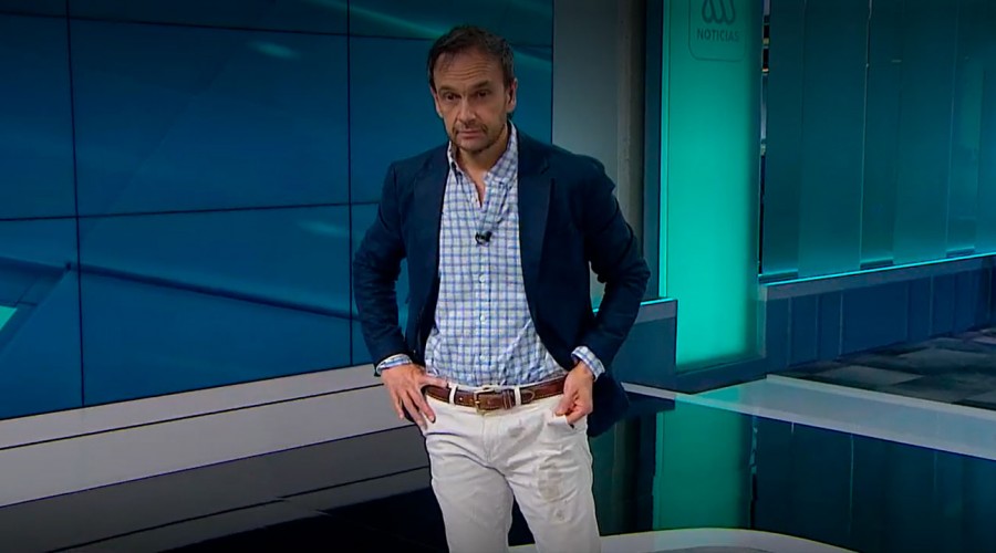 "¡Mira como me dejó!": Rodrigo Sepúlveda vivió divertido momento con perrita que le orinó el pantalón