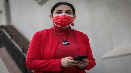 Filtran WhatsApp que revelarían ayuda de la ministra Rubilar en campaña de su pareja