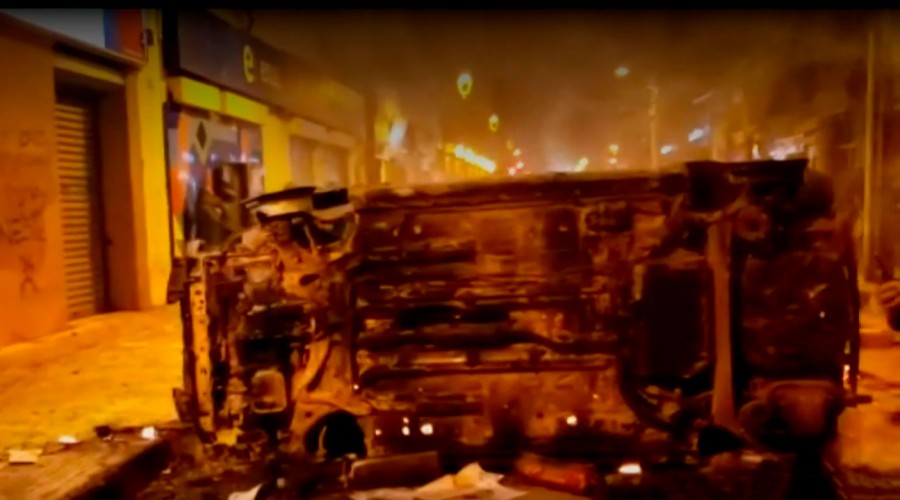 "Todavía estoy en shock": Conductora de Uber sufre la quema de su auto en las manifestaciones del 18-O