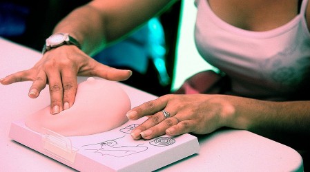 Mes del cáncer de mama: Fundación ofrece mamografías gratuitas para usuarias de Fonasa