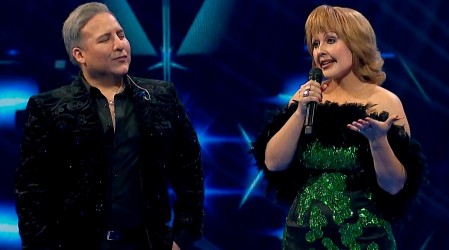 Andrés Sáez y Denisse Malebrán interpretan "Y nos dieron las diez" en el desafío de duetos