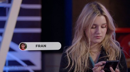 Avance: Camila verá comprometedores mensajes entre Francisca y Santiago