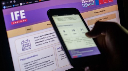 Gobierno aclara "error del sistema" tras masiva entrega de correos con pago del IFE