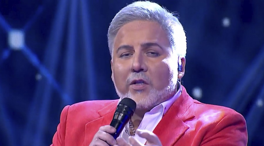 Andrés Saéz llenó de romanticismo la semifinal de The Covers con "Ámame" de Luis Jara