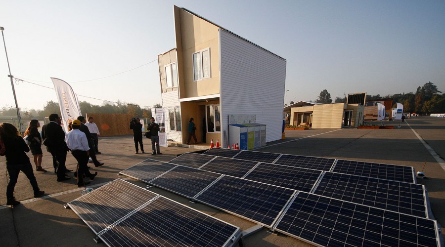 Ahorra hasta $300 mil en luz anual: Revisa cómo postular al programa Casa Solar