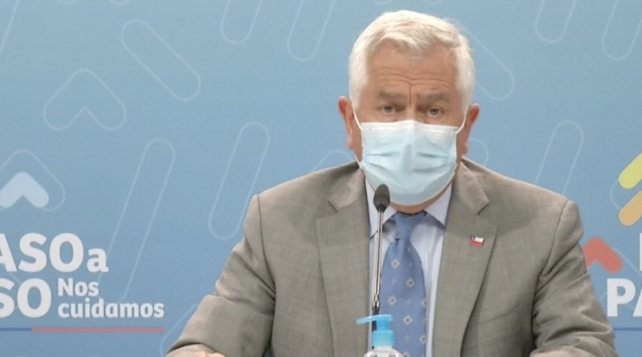 "Nada se descarta, todo se estudia": Ministro Paris sobre confinamiento a personas no vacunadas