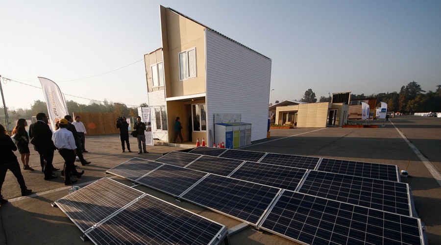 Ahorra hasta $300 mil al año en la cuenta de luz: Conoce cómo postular al programa Casa Solar