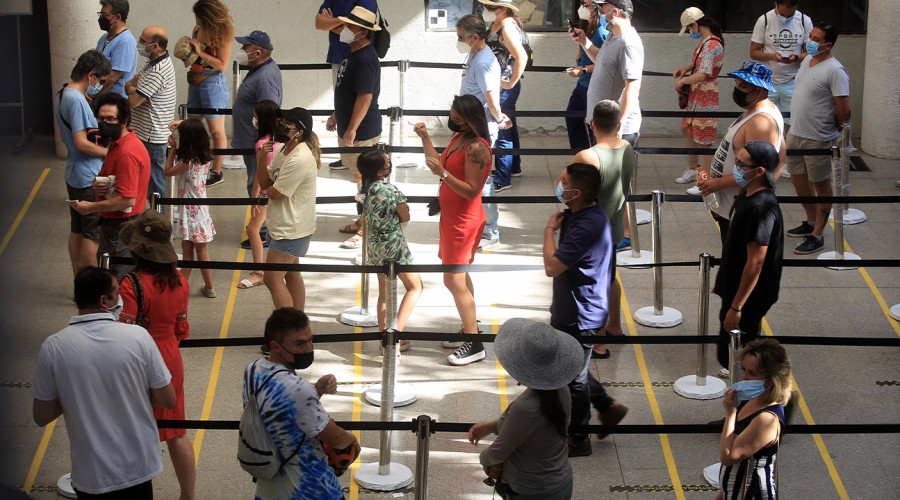 Problemas en la votación: ¿Cierran las mesas si aún hay gente haciendo fila?