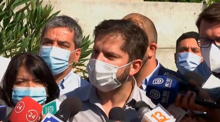 Boric tras reunión con vecinos de La Pintana: "Nos bajamos del árbol y estamos en el territorio"