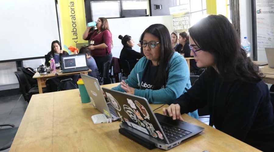 ¿Quieres estudiar en el extranjero?: Revisa las opciones de becas para estudiar fuera de Chile