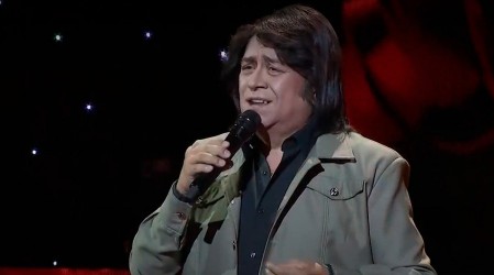Lucho Arenas realiza su segundo tributo a Nino Bravo con el clásico 'Un beso y una flor'