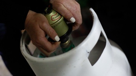 Diputados presentan proyecto que permitiría a municipios comercializar gas licuado