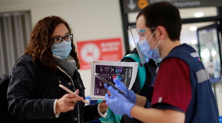 Minsal habilitará toma de PCR especial para detectar variante ómicron en aeropuerto de Santiago