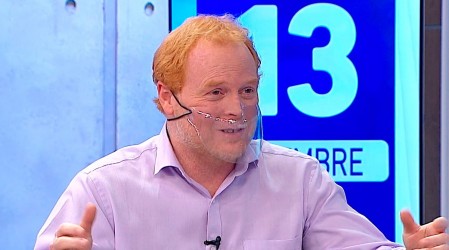 Rojo Edwards afirma que no pidió que Michelle Bachelet se fuera del país