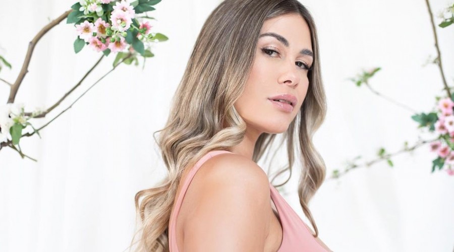 'Tienes un físico de diosa': Laura Prieto cautiva a sus seguidores con fotografía en bikini