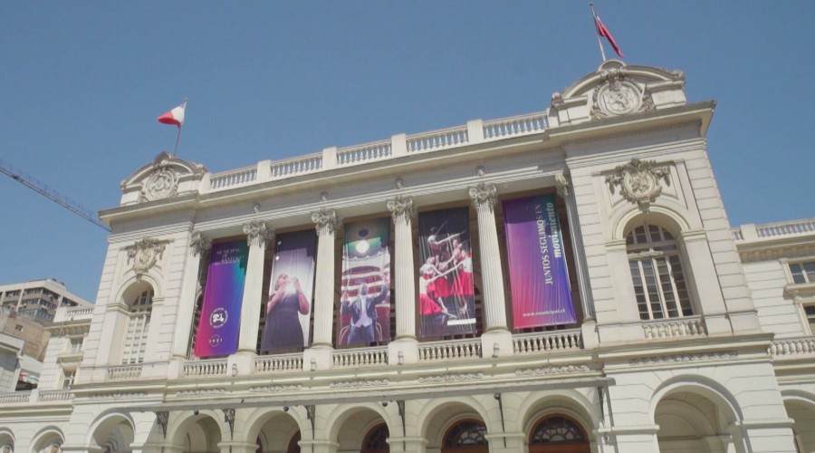 Virginia Demaría descubre el corazón del Teatro Municipal de Santiago