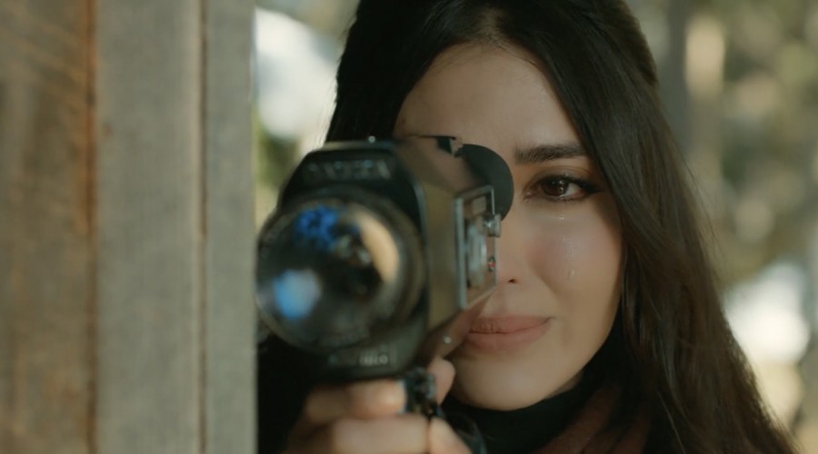 Mujgan graba a Zuleyha y Yilmaz (Capítulo 203 - Parte 1)