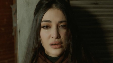 Mujgan graba a Zuleyha y Yilmaz (Capítulo 203 - Parte 2)