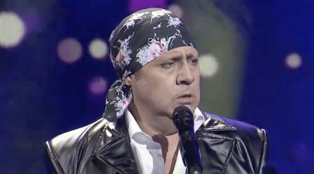 Gustavo Becerra abre nuevo capitulo de 'The Covers 2' con tributo a Leonardo Favio