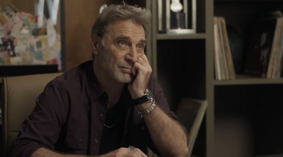 Diana recrimina a Gordo por firmar con la banda 4.4 (Capítulo 58 - Parte 2)